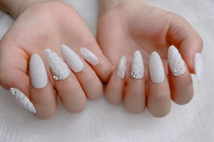 美甲培训学校学费多少？学后自己开店好吗？