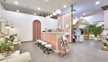 美甲培训学完能做什么？从美甲师到开店创业的进阶路径